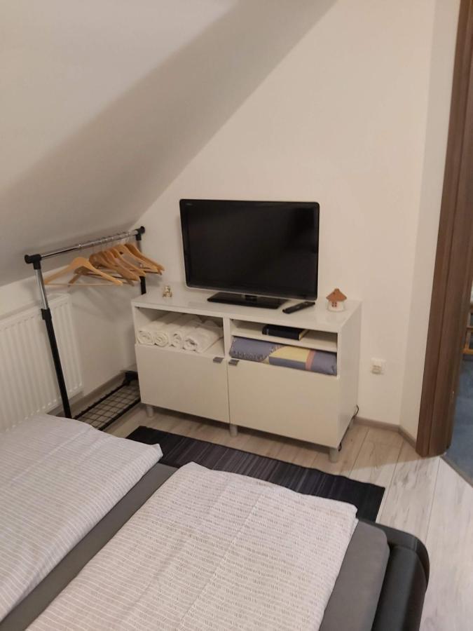 Fodan Apartman Sarvar Exterior photo